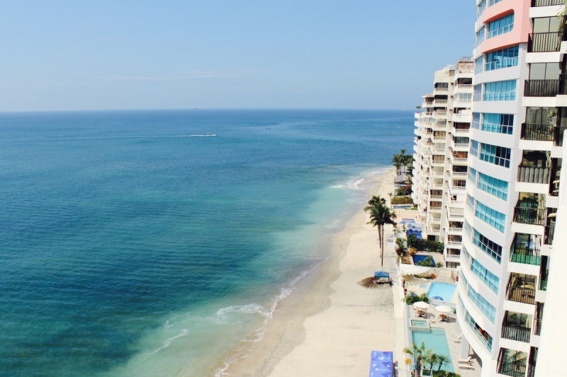 chambre-hote-PEILLE-min_beach_ocean_shore_hotel_palm_tree-33726